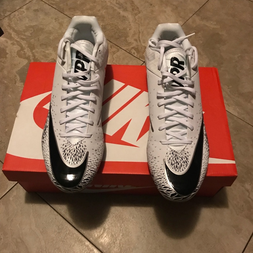 Cleats - Picture 2 of 8